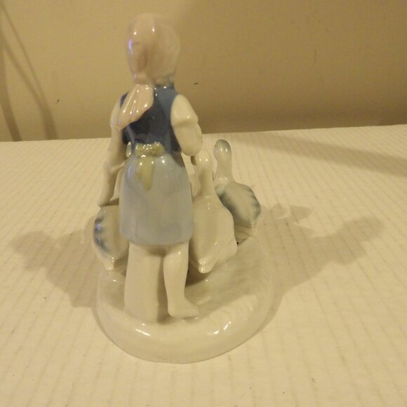 + Gerold Porcelain Figurine Girl With Geese Bavarian West Germany 4902 - Picture 3 of 5